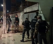 PM cumpre 13 mandados judiciais no bairro Prado Velho e apreende adolescentes envolvidos com o tráfico, em Curitiba  -  Curitiba, 27/07/2021  -  Foto: SESP-PR