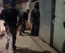 PM cumpre 13 mandados judiciais no bairro Prado Velho e apreende adolescentes envolvidos com o tráfico, em Curitiba  -  Curitiba, 27/07/2021  -  Foto: SESP-PR