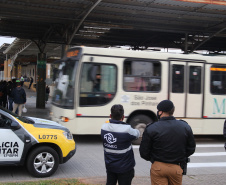 Roubos nos ambientes de transporte coletivo caem 48,6% no Paraná e mais da metade somente na Capital no primeiro semestre
Foto:PMPR