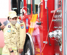 O Corpo Bombeiros de São José dos Pinhais recebeu nesta terça-feira (27/07), em cerimônia realizada no 6º Grupamento de Bombeiros, um caminhão Auto-Bomba Tanque Resgate (ABTR) para dar suporte ao combate à incêndios na cidade. A nova viatura do Corpo de Bombeiro é a primeira de modelo americano no Estado do Paraná, sendo projetada e desenvolvida para atividade da corporação.  -  Curitiba, 28/07/2021  -  Foto: SESP-PR