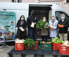 O Governo do Estado realizou na manhã desta quarta-feira (28) a primeira entrega de alimentos do Programa Compra Direta Paraná em Curitiba em 2021. O lançamento simbólico aconteceu no Asilo São Vicente de Paulo, no bairro Juvevê, com produtos da Cooperativa de Agricultores Orgânicos e de Produção Agroecológica (Coaopa). A cerimônia contou com a presença do secretário estadual da Agricultura e do Abastecimento, Norberto Ortigara.   -  Curitiba, 28/07/2021  -  Foto: José Fernando Ogura/AEN