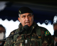 O governador Carlos Massa Ratinho Junior participou nesta quarta-feira (28), no Forte do Pinheirinho, em Curitiba, da cerimônia de troca de comando da 5ª Divisão do Exército (5ª DE). Foto: Jonathan Campos/AEN