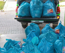 O Governo do Estado entregou nesta quarta-feira (28) duas mil peças arrecadadas por meio da Campanha Aquece Paraná para moradores das ilhas do Litoral. Outras 40 mil peças serão distribuídas pela Defesa Civil estadual ainda nesta semana para famílias das regiões Sul e Centro-Sul, duas das regiões mais frias. Foto: Alessandro Vieira/AEN