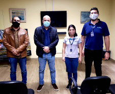 A Portos do Paraná deu início às ações do programa de recuperação de áreas de preservação permanente nas regiões de Paranaguá e Antonina e conservar matas nativas. Nesta terça-feira, representantes da empresa estiveram em Antonina para apresentar os responsáveis pelo programa e tratar do apoio da prefeitura do município e da adesão da população.  -  Paranaguá, 28/07/2021  -  Foto: Pierpaolo Nota/ Portos do Paraná