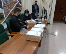 O Departamento de Estradas de Rodagem do Paraná (DER/PR) abriu nesta quarta-feira (28) os envelopes com as propostas técnicas de duas licitações para elaborar os projetos de engenharia da restauração e ampliação da capacidade da PR-317, entre Iguaraçu e a divisa com São Paulo, na região Noroeste do Estado. O trecho tem 70,13 quilômetros de extensão.  -  curitiba, 28/07/2021  -  foto: DER-PR