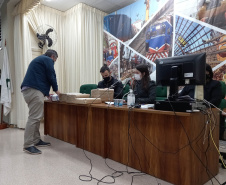 O Departamento de Estradas de Rodagem do Paraná (DER/PR) abriu nesta quarta-feira (28) os envelopes com as propostas técnicas de duas licitações para elaborar os projetos de engenharia da restauração e ampliação da capacidade da PR-317, entre Iguaraçu e a divisa com São Paulo, na região Noroeste do Estado. O trecho tem 70,13 quilômetros de extensão.  -  curitiba, 28/07/2021  -  foto: DER-PR