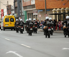 Nos últimos 23 dias, as equipes de unidades da Polícia Militar localizaram 564 pessoas com mandados de prisão (adultos) e de busca e apreensão em aberto (adolescentes) em todo o estado