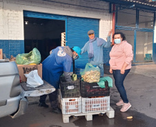 A Ceasa Paraná participa das ações de medidas emergenciais desenvolvidas pelo Governo do Estado, para atender instituições e a população em situação de rua em Curitiba, devido as baixas temperaturas dos últimos dias. Através do programa Banco de Alimentos ? Comida Boa, da Ceasa Curitiba, foram repassados 4.092 quilos de hortigranjeiros para 11 instituições. -  Curitiba, 29/07/2021  -  Doto: CEASA