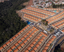 O governador Carlos Massa Ratinho Junior entregou nesta sexta-feira (30) 454 habitações do programa federal Casa Verde e Amarela em Ponta Grossa, nos Campos Gerais. O Residencial Porto Belvedere beneficia 1,8 mil pessoas na região. Foto: Jonathan Campos/AEN