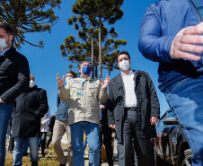 O governador Carlos Massa Ratinho Junior entregou nesta sexta-feira (30) 454 habitações do programa federal Casa Verde e Amarela em Ponta Grossa, nos Campos Gerais. O Residencial Porto Belvedere beneficia 1,8 mil pessoas na região.
Foto: Jonathan Campos/AEN