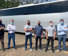 O Departamento de Trânsito do Paraná (Detran-PR) recebeu um ônibus doado pela Receita Federal, nesta segunda-feira, 26, durante viagem da diretoria à Foz do Iguaçu, no oeste do Estado. Foto: DetranPR