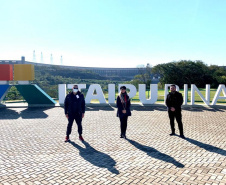 O Departamento de Trânsito do Paraná (Detran-PR) recebeu um ônibus doado pela Receita Federal, nesta segunda-feira, 26, durante viagem da diretoria à Foz do Iguaçu, no oeste do Estado. Foto: DetranPR