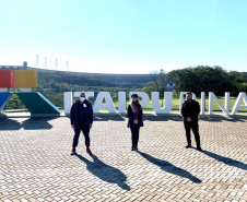 O Departamento de Trânsito do Paraná (Detran-PR) recebeu um ônibus doado pela Receita Federal, nesta segunda-feira, 26, durante viagem da diretoria à Foz do Iguaçu, no oeste do Estado. Foto: DetranPR