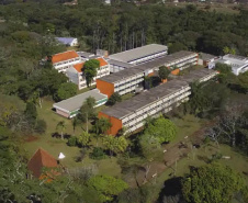 Cerca de 13 mil estudantes dos 54 cursos de graduação da UEL voltam às aulas a partir da próxima segunda-feira (2), dando início ao ano letivo 2021 da UEL, em formato remoto emergencial, obedecendo Resolução aprovada pelo Conselho de Ensino, Pesquisa e Extensão (CEPE), que orienta as atividades acadêmicas. -  Londrina, 30/07/2021  -  Foto: UEL