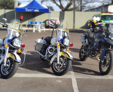 O Batalhão de Polícia de Trânsito (BPTran), juntamente com outros órgãos ligados ao trânsito urbano, promoveu uma manhã de instrução gratuita para motoboys e motofretistas no sábado (31/07). O projeto Trampo Seguro foi desenvolvido para que os usuários de motos conheçam melhor o veículo, as habilidades de condução para evitar acidentes e a legislação de trânsito. Foto: BPTRAN