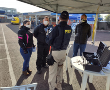 O Batalhão de Polícia de Trânsito (BPTran), juntamente com outros órgãos ligados ao trânsito urbano, promoveu uma manhã de instrução gratuita para motoboys e motofretistas no sábado (31/07). O projeto Trampo Seguro foi desenvolvido para que os usuários de motos conheçam melhor o veículo, as habilidades de condução para evitar acidentes e a legislação de trânsito. Foto: BPTRAN