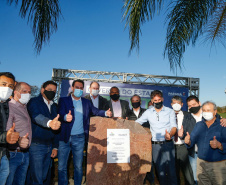 Um dos trechos mais movimentados da BR-277, em Cascavel, na Região Oeste, começou oficialmente a ser requalificado. O governador Carlos Massa Ratinho Junior participou nesta segunda-feira (2) do lançamento da pedra fundamental das obras de duplicação da rodovia. Foto: Jonathan Campos/AEN