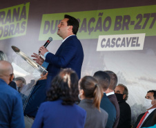 Um dos trechos mais movimentados da BR-277, em Cascavel, na Região Oeste, começou oficialmente a ser requalificado. O governador Carlos Massa Ratinho Junior participou nesta segunda-feira (2) do lançamento da pedra fundamental das obras de duplicação da rodovia. Foto: Jonathan Campos/AEN