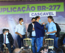 Um dos trechos mais movimentados da BR-277, em Cascavel, na Região Oeste, começou oficialmente a ser requalificado. O governador Carlos Massa Ratinho Junior participou nesta segunda-feira (02) do lançamento da pedra fundamental das obras de duplicação da rodovia.  -  Cascavel, 02/08/2021  -  Foto: José Fernando Ogura/AEN