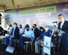 Um dos trechos mais movimentados da BR-277, em Cascavel, na Região Oeste, começou oficialmente a ser requalificado. O governador Carlos Massa Ratinho Junior participou nesta segunda-feira (02) do lançamento da pedra fundamental das obras de duplicação da rodovia.  -  Cascavel, 02/08/2021  -  Foto: José Fernando Ogura/AEN