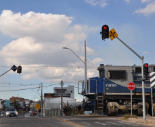 Pensando em novas soluções para otimizar a mobilidade urbana e a segurança do trânsito em Curitiba, a Superintendência de Trânsito (Setran), em parceria com a Rumo e o Departamento de Trânsito do Paraná (Detran-PR), iniciou nesta segunda-feira (2) os testes do projeto “PN Sensoreada”.Foto: Adilson P. Santana/DetranPR