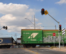 Pensando em novas soluções para otimizar a mobilidade urbana e a segurança do trânsito em Curitiba, a Superintendência de Trânsito (Setran), em parceria com a Rumo e o Departamento de Trânsito do Paraná (Detran-PR), iniciou nesta segunda-feira (2) os testes do projeto “PN Sensoreada”.Foto: Adilson P. Santana/DetranPR