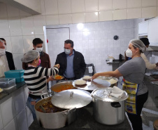 O secretário do Desenvolvimento Sustentável e do Turismo (Sedest), Márcio Nunes, entregou, nesta segunda-feira (02), alimentos e rações para instituições de Umuarama, o Noroeste do Estado.  -  Curitiba, 02/08/2021   -  Foto: SEDEST