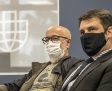 O conselheiro-corregedor-geral do Tribunal de Contas do Estado, Fernando Guimarães; e Keli Cristina Guimarães, vice-presidente do Conselho Estadual de Desenvolvimento Econômico e Social do Paraná (Cedes), vistoriaram nesta terça-feira as instalações da Portos do Paraná.  -  Paranaguá, 04/08/2021  -  Foto: Claudio Neves/Portos do Paraná