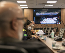 O conselheiro-corregedor-geral do Tribunal de Contas do Estado, Fernando Guimarães; e Keli Cristina Guimarães, vice-presidente do Conselho Estadual de Desenvolvimento Econômico e Social do Paraná (Cedes), vistoriaram nesta terça-feira as instalações da Portos do Paraná.  -  Paranaguá, 04/08/2021  -  Foto: Claudio Neves/Portos do Paraná