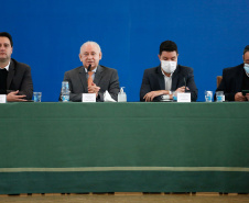 Governador Carlos Massa Ratinho Junior apresenta o Plano de Concessões de Rodovias durante reunião com deputados estaduais. Foto: Jonathan Campos/AEN