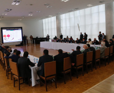 Governador Carlos Massa Ratinho Junior apresenta o Plano de Concessões de Rodovias durante reunião com deputados estaduais. Foto: Jonathan Campos/AEN