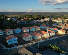 O aluguel e as condições precárias não são mais motivos de preocupação para 30 famílias de São João do Triunfo, que receberam nesta quinta-feira (5) as chaves da casa própria. A partir de agora, elas são as proprietárias das moradias do Residencial José Euclides dos Santos Neto, um empreendimento do Governo do Estado que recebeu R$ 2,5 milhões de investimento do programa Casa Fácil Paraná.  -  Curitiba, 05/08/2021  -  Foto: Alessandro Vieira/AEN