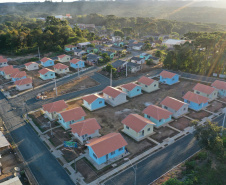 O aluguel e as condições precárias não são mais motivos de preocupação para 30 famílias de São João do Triunfo, que receberam nesta quinta-feira (5) as chaves da casa própria. A partir de agora, elas são as proprietárias das moradias do Residencial José Euclides dos Santos Neto, um empreendimento do Governo do Estado que recebeu R$ 2,5 milhões de investimento do programa Casa Fácil Paraná.  -  Curitiba, 05/08/2021  -  Foto: Alessandro Vieira/AEN