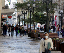 Comércio em Curitiba - Foto: Ari Dias/AEN