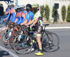 O Paraná foi o primeiro estado do país a retomar as competições escolares, com a realização da 67ª edição dos Jogos Escolares do Paraná (JEPS). O fim de semana contou com disputas presenciais do ciclismo, em Araucária, e do tênis de mesa, em Toledo. Somando as duas modalidades, 152 alunos-atletas participaram das provas. - Curitiba, 09/08/2021  -  Foto: Beto Pacheco/Paraná Esporte