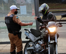 A moto é um dos veículos mais democráticos do brasileiro e alia custo benefício com praticidade num trânsito cada vez mais intenso no meio urbano.  -  Foto: Soldado Adilson Voinaski Afonso