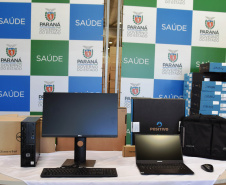 O Governo do Estado vai entregar 1.509 computadores para todas as unidades vinculadas à Secretaria de Estado da Saúde (Sesa), sendo 1.359 máquinas padrão desktop e 150 notebook?s.  -  Curitiba, 09/08/2021  -  Foto: Américo Antonio/SESA