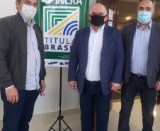 O Paraná está sediando a 1ª Oficina do Programa ?Titula Brasil?, etapa regional, que acontece na Associação dos Municípios do Oeste do Paraná (Amop), entre 10 e 12/08, em Cascavel. O evento conta com os apoios do Governo do Paraná, Associação dos Municípios do Paraná (AMP), AMOP e Federação da Agricultura no Estado do Paraná (Faep). - Curitiba, 10/08/2021  -  Foto: IAT