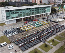 O Governo do Paraná reforça o planejamento de renovação da frota de veículos das forças de segurança pública. Nesta quarta-feira (11), o governador Carlos Massa Ratinho Junior entregou novas viaturas para a Policia Militar, Policia Civil e Corpo de Bombeiros.  -  Curitiba, 11/08/2021  -  Foto: Ari Dias/AEN