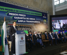 O governador Carlos Massa Ratinho Junior e o ministro da Infraestrutura, Tarcísio Gomes de Freitas, apresentam, os detalhes da nova concessão de 3,3 mil quilômetros de rodovias do Paraná.   Foto: Jonathan Campos/AEN