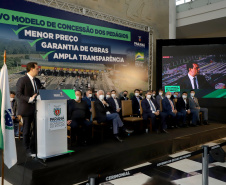 O governador Carlos Massa Ratinho Junior e o ministro da Infraestrutura, Tarcísio Gomes de Freitas, apresentam, os detalhes da nova concessão de 3,3 mil quilômetros de rodovias do Paraná. Foto: Ari Dias/AEN