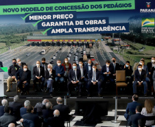 O governador Carlos Massa Ratinho Junior e o ministro da Infraestrutura, Tarcísio Gomes de Freitas, apresentam, os detalhes da nova concessão de 3,3 mil quilômetros de rodovias do Paraná. Foto: Ari Dias/AEN