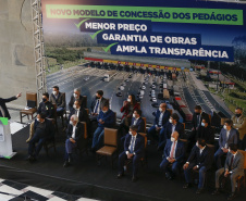 O governador Carlos Massa Ratinho Junior e o ministro da Infraestrutura, Tarcísio Gomes de Freitas, apresentam, os detalhes da nova concessão de 3,3 mil quilômetros de rodovias do Paraná.   Foto: Jonathan Campos/AEN