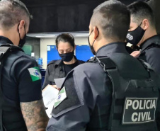 Uma força tarefa envolvendo a Polícia Civil do Paraná (PCPR), a Receita Federal, as Receitas Estaduais do Paraná, Minas Gerais e São Paulo e Instituto de Criminalística do Paraná está nas ruas, desde as primeiras horas da manhã desta quinta-feira (12), para cumprir dez mandados de busca e apreensão.  -  Curitiba, 12/08/2021  -  Foto: PCPR