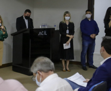 102.08.20201 Governador Carlos Massa Ratinho Junior em reunião com entidades do setor produtivo de Londrina com Marcia Manfrin, presidente da Acil
Foto Gilson Abreu/AEN