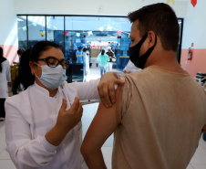 80% das cidades do Paraná já imunizam pessoas até 30 anos
Foto: Ari Dias/AEN