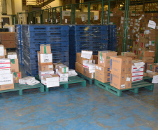 A Secretaria de Estado da Saúde (Sesa) iniciou na manhã desta quinta-feira (12) a distribuição de mais 50.310 vacinas contra a Covid-19 para primeira dose (D1) na população adulta. Os imunizantes da Pfizer/BioNTech chegaram ao Paraná nesta quarta-feira (11) à noite e fazem parte da 37ª pauta de distribuição do Ministério da Saúde. -  Curitiba, 12/08/2021  -  Foto: Américo Antonio/SESA