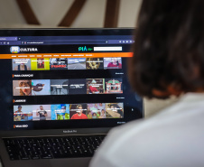 A Secretaria de Estado da Comunicação Social e da Cultura via Superintendência-Geral da Cultura lançou oficialmente em junho de 2020 a Paraná Cultura, plataforma audiovisual de acesso gratuito para que artistas paranaenses sejam vistos e ouvidos em todo o Brasil e além. Foto: Geraldo Bubniak/AEN