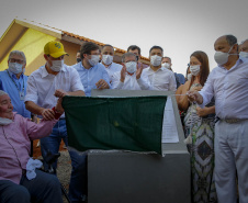 Trinta e duas famílias que viviam em condições precárias ou pagavam aluguel na cidade de Flórida, no Noroeste do Paraná, realizaram nesta quinta-feira (12) o sonho da casa própria. Elas receberam as chaves de suas novas moradias das mãos do governador Carlos Massa Ratinho Junior e não precisarão pagar nada por elas.  -  Flórida, 12/08/2021  -  Foto: Gilson abreu/AEN