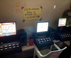 PM encaminha três pessoas e apreende materiais de jogos de azar e cigarros eletrônicos durante operação AIFU em Curitiba - Curitiba, 13/08/2021 - Foto: PMPR